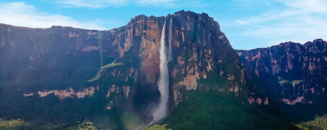 Ile trwa lot z Polski do Wenezueli? Czas przelotu i trasy z przesiadkami