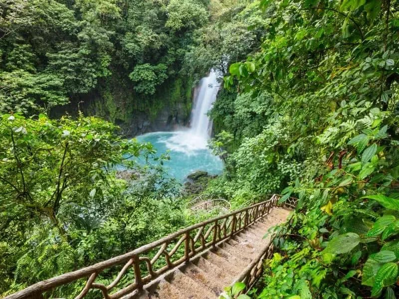 Kostaryka czy jest bezpiecznie? Odkryj zagrożenia i porady dla turystów