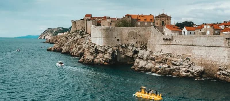 Ile trwa lot do Chorwacji z Warszawy? Czas lotu i ważne informacje