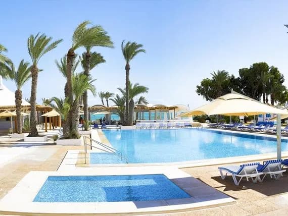 Ile trwa lot z Poznania do Tunezji? Sprawdź czas podróży i więcej